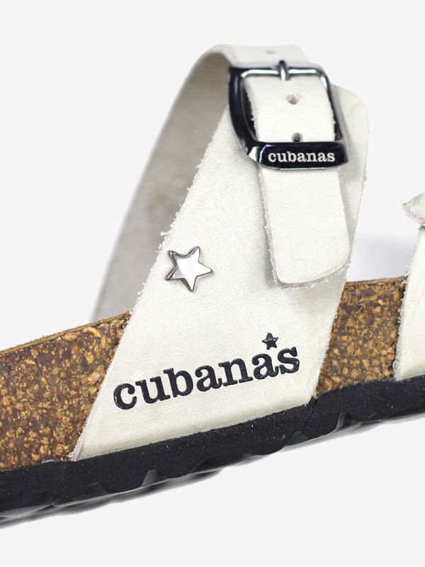 Chinelos Cubanas em Pele Branca com Múltiplas Tiras